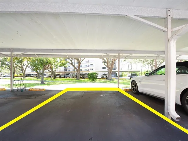 $179,900 | 8174 Terrace Garden Drive North, Unit 507, St. Petersburg, FL 33709