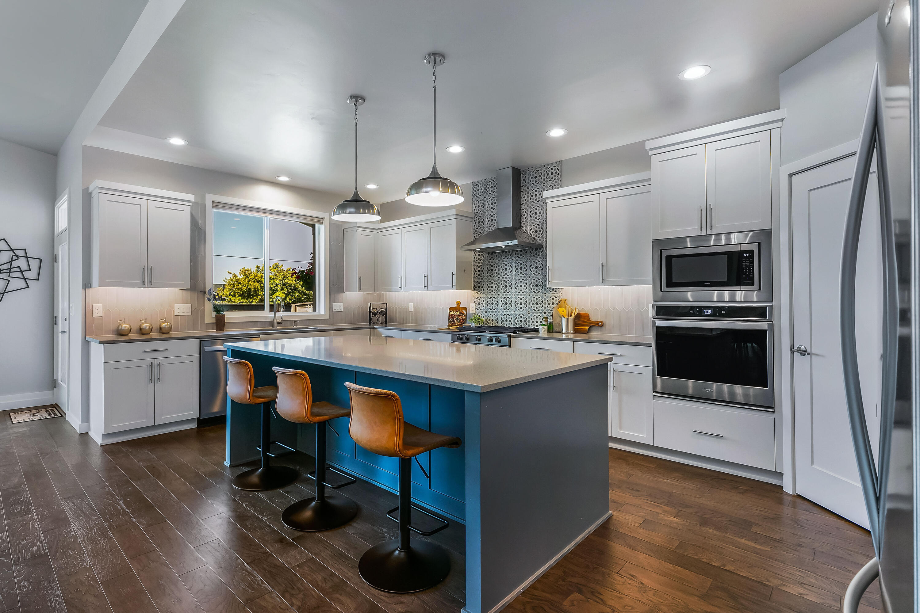 63169 Iner Loop Bend, OR 97701 - Photo 8 of 25 63169 Iner Lp.kitchenedit4