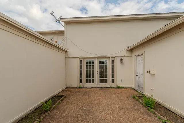 $1,895 | 5975 Townhouse Lane, Beaumont, TX 77707