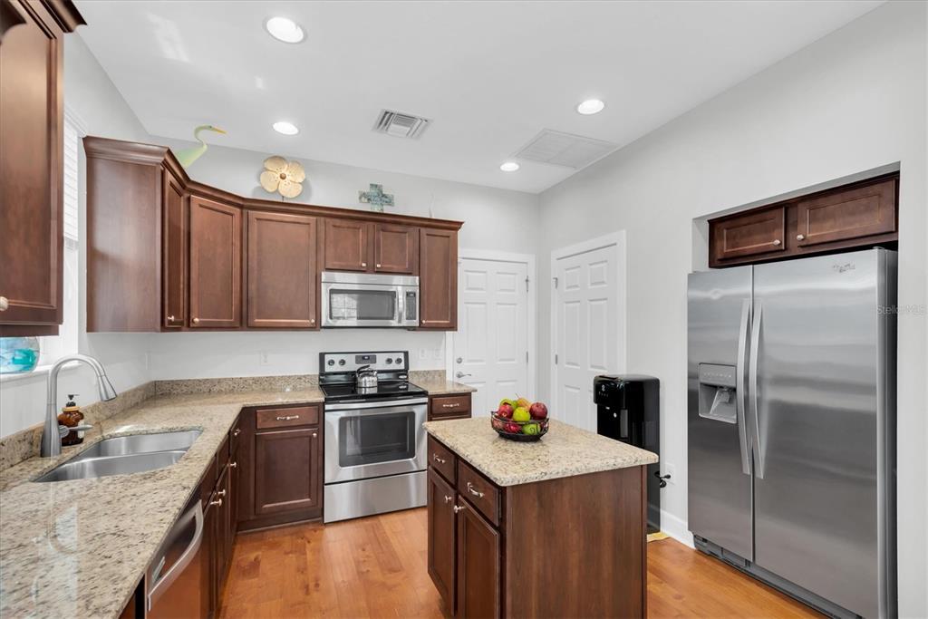 208 Cutlass Way Oldsmar, FL 34677 - Photo 4 of 47
