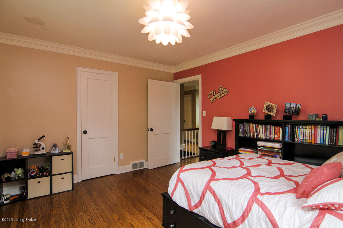 205 Ring Road Louisville, KY 40207 - Photo 38 of 68 0056