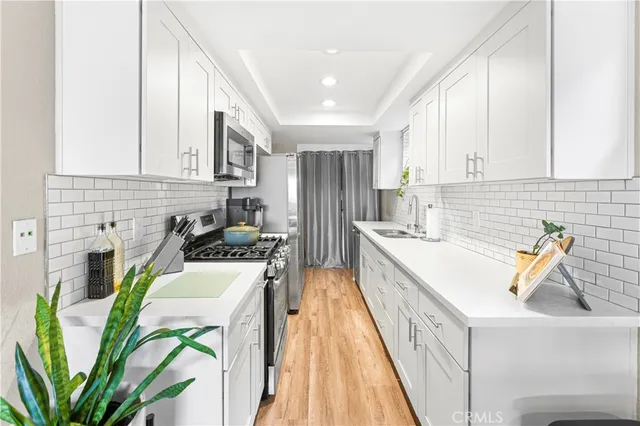 $725,000 | 2205 Pacific Avenue, Unit 101, Costa Mesa, CA 92627