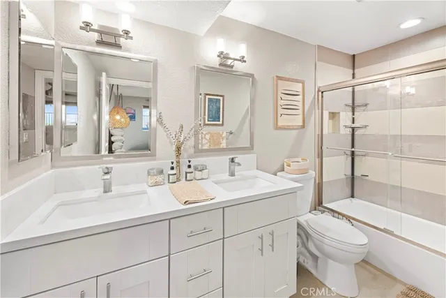 $725,000 | 2205 Pacific Avenue, Unit 101, Costa Mesa, CA 92627