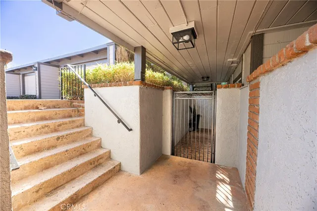 $725,000 | 2205 Pacific Avenue, Unit 101, Costa Mesa, CA 92627