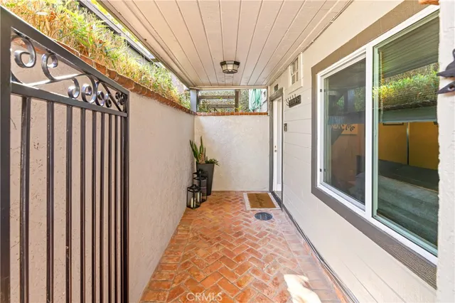 $725,000 | 2205 Pacific Avenue, Unit 101, Costa Mesa, CA 92627