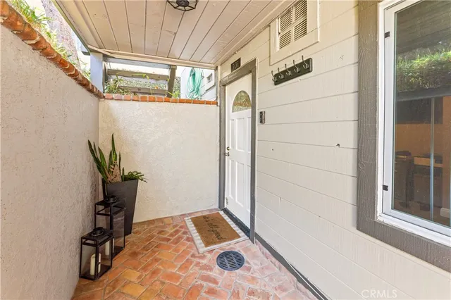 $725,000 | 2205 Pacific Avenue, Unit 101, Costa Mesa, CA 92627