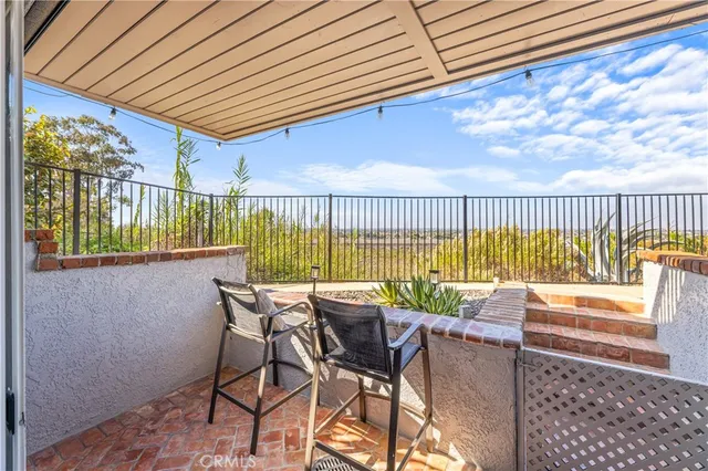 $725,000 | 2205 Pacific Avenue, Unit 101, Costa Mesa, CA 92627