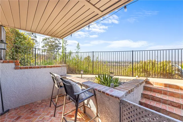 $725,000 | 2205 Pacific Avenue, Unit 101, Costa Mesa, CA 92627