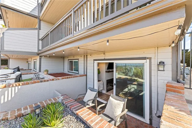 $725,000 | 2205 Pacific Avenue, Unit 101, Costa Mesa, CA 92627