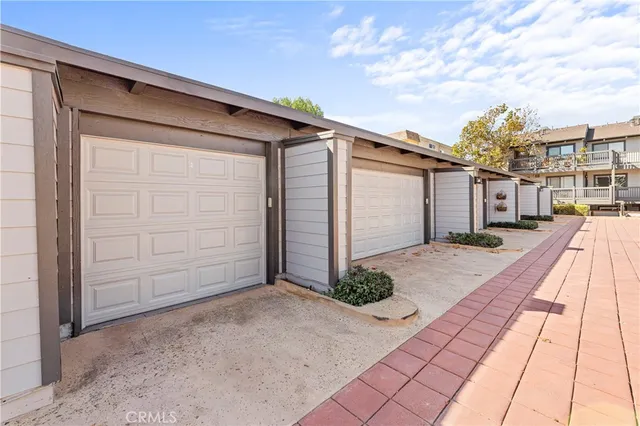 $725,000 | 2205 Pacific Avenue, Unit 101, Costa Mesa, CA 92627