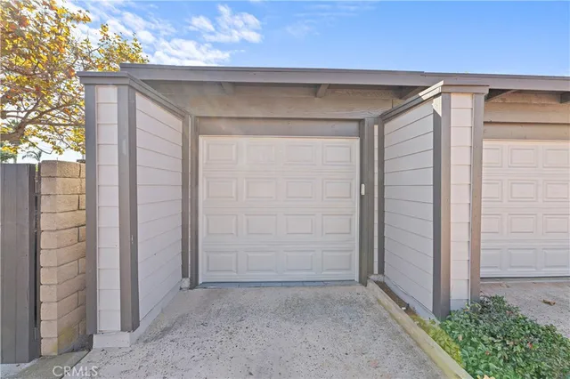 $725,000 | 2205 Pacific Avenue, Unit 101, Costa Mesa, CA 92627