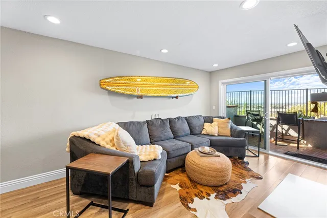 $725,000 | 2205 Pacific Avenue, Unit 101, Costa Mesa, CA 92627