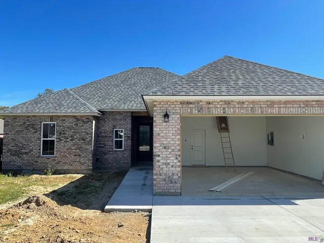 $329,800 | 33978 Highlandia Drive, Denham Springs, LA 70706