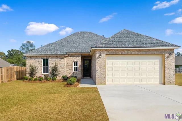 $329,800 | 33978 Highlandia Drive, Denham Springs, LA 70706