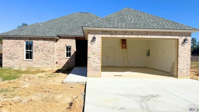 $329,800 | 33978 Highlandia Drive, Denham Springs, LA 70706