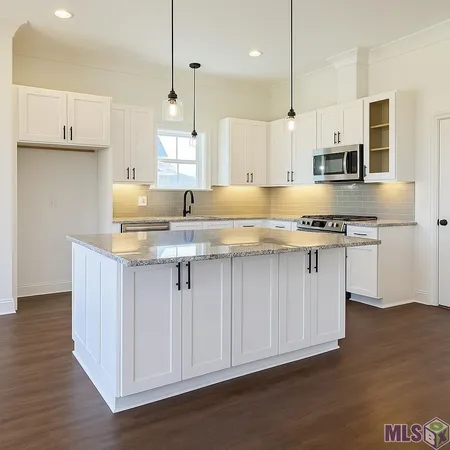 $319,800 | 33978 Highlandia Drive, Denham Springs, LA 70706