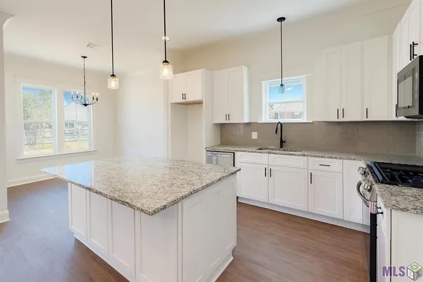 $319,800 | 33978 Highlandia Drive, Denham Springs, LA 70706