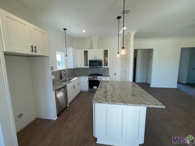 $329,800 | 33978 Highlandia Drive, Denham Springs, LA 70706