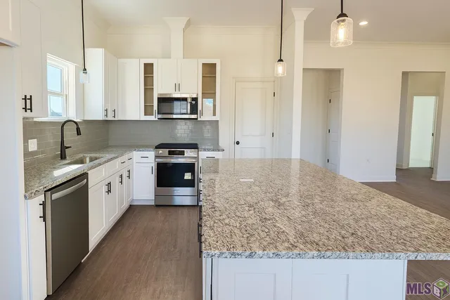 $329,800 | 33978 Highlandia Drive, Denham Springs, LA 70706