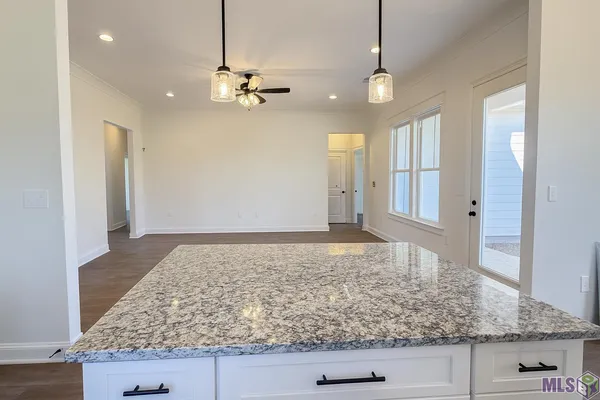 $319,800 | 33978 Highlandia Drive, Denham Springs, LA 70706