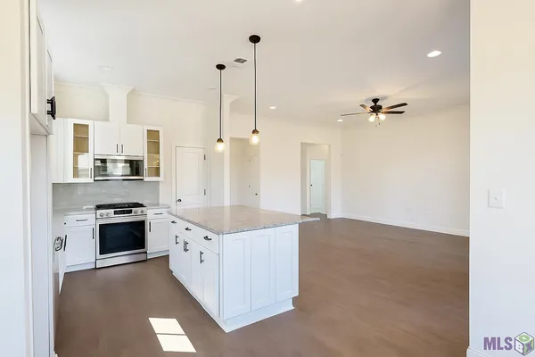 $319,800 | 33978 Highlandia Drive, Denham Springs, LA 70706