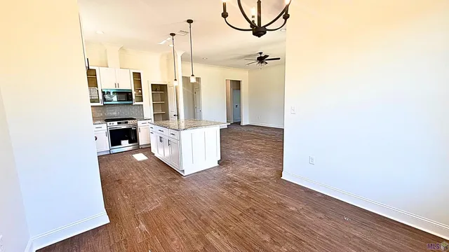 $329,800 | 33978 Highlandia Drive, Denham Springs, LA 70706