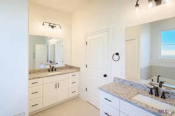 $319,800 | 33978 Highlandia Drive, Denham Springs, LA 70706