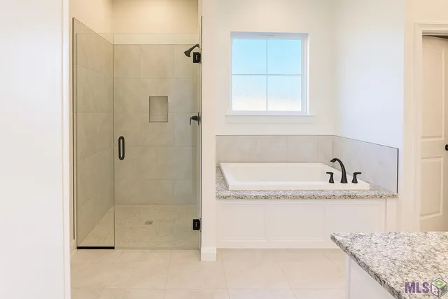 $329,800 | 33978 Highlandia Drive, Denham Springs, LA 70706