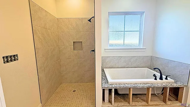 $329,800 | 33978 Highlandia Drive, Denham Springs, LA 70706