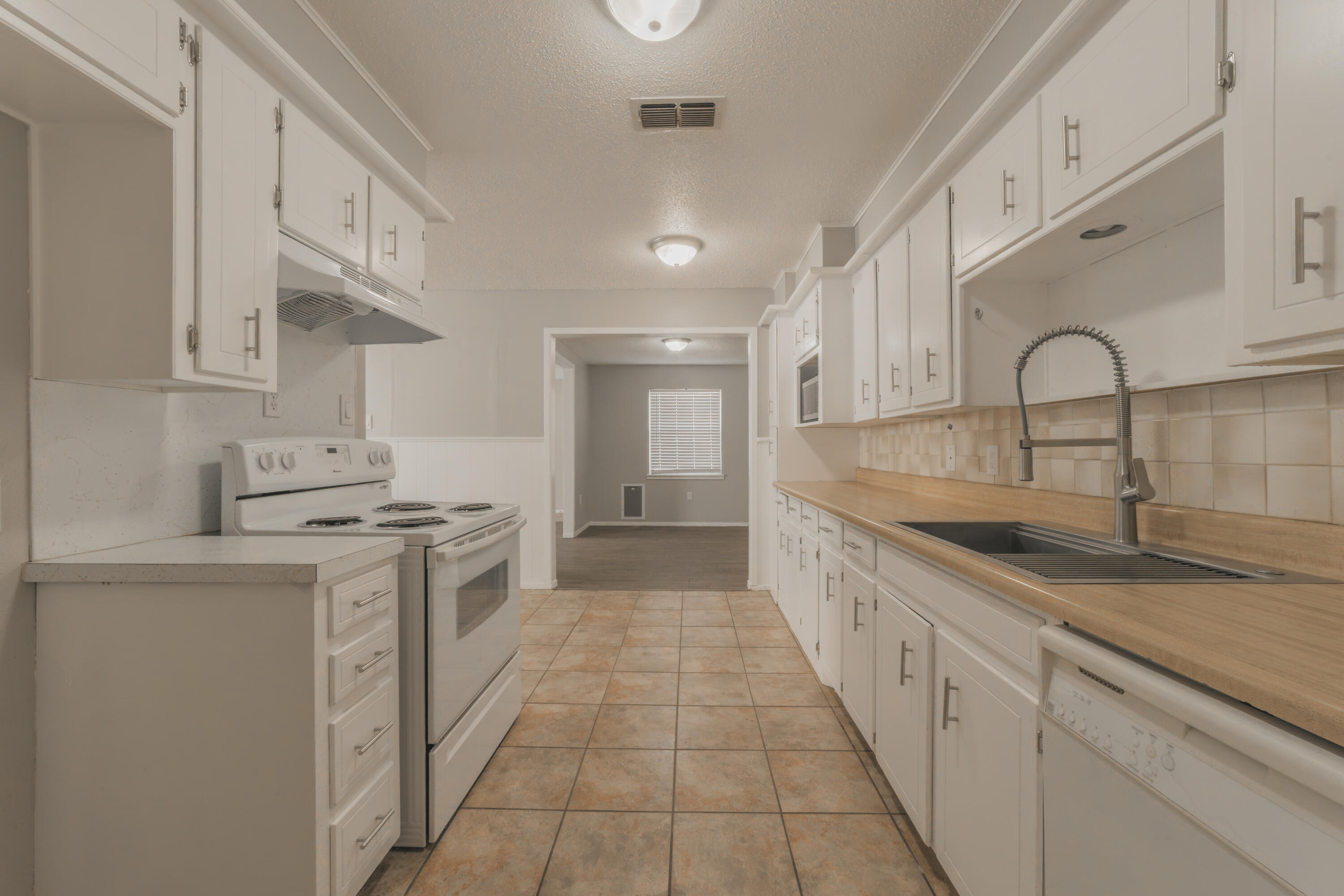 4802 54th Street Lubbock, TX 79414 - Photo 11 of 33 IMG_9320-HDR