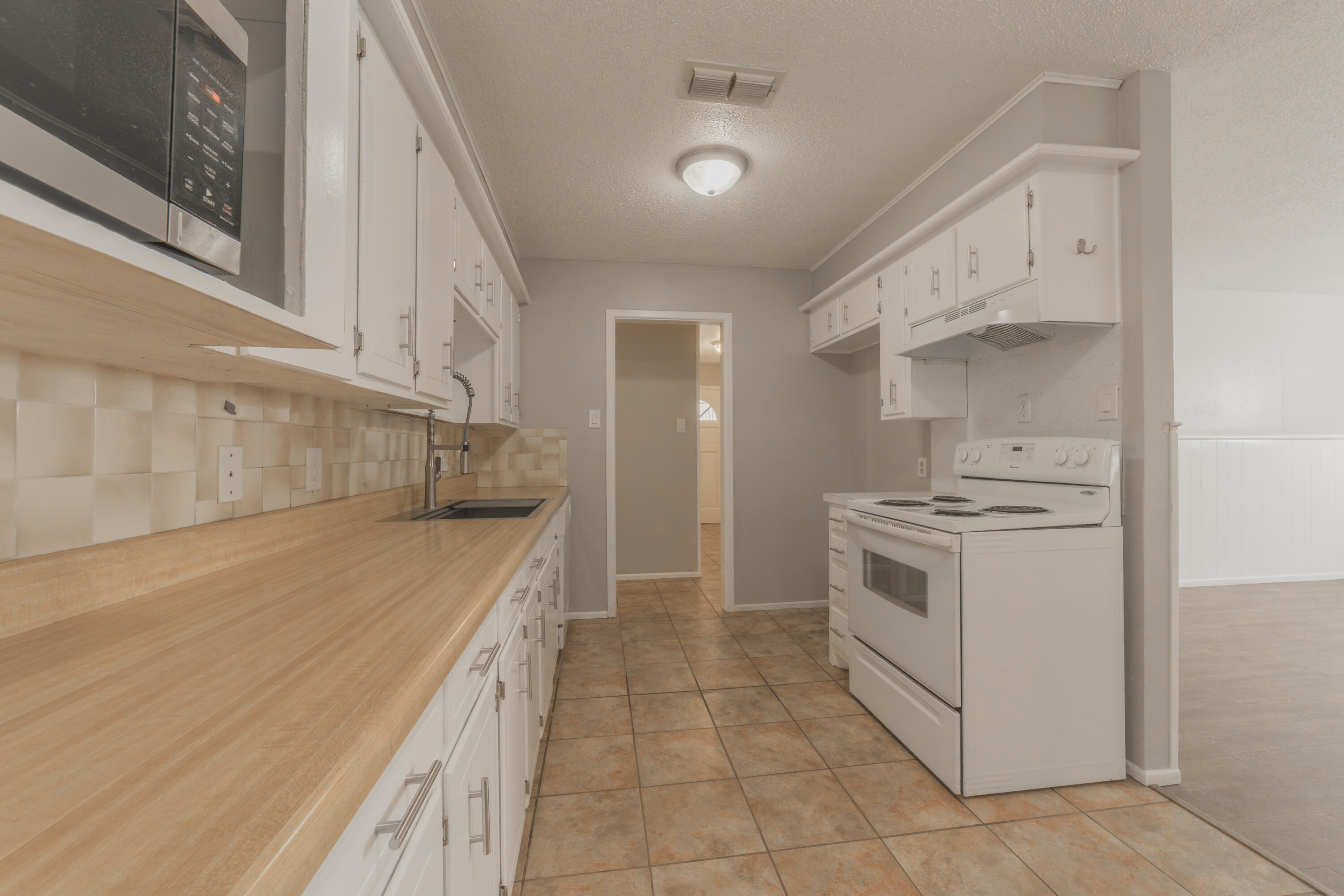 4802 54th Street Lubbock, TX 79414 - Photo 10 of 33 IMG_9316-HDR