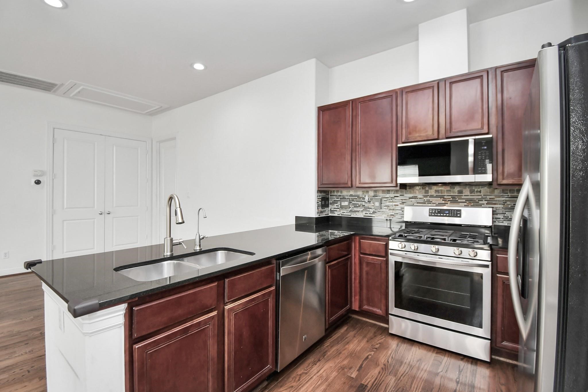 3900 Center Street Houston, TX 77007 - Photo 16 of 25 Pictures are from previous listing