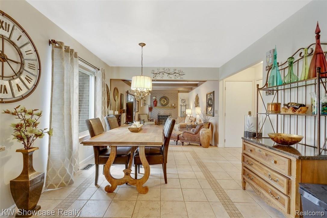 241 Meadowlake Road Canton, MI 48188 - Photo 8 of 21 dsc09748-dsc09752 (1).jpg