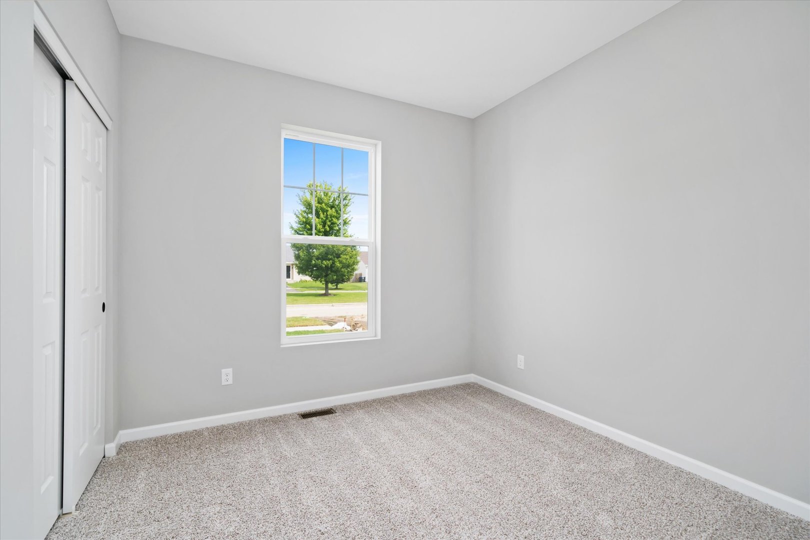 427 Riverbend Drive Genoa, IL 60135 - Photo 22 of 31 an empty room with a window