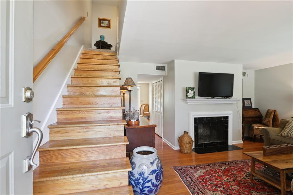 73 La Rue Place Northwest Atlanta, GA 30327 - Photo 3 of 30