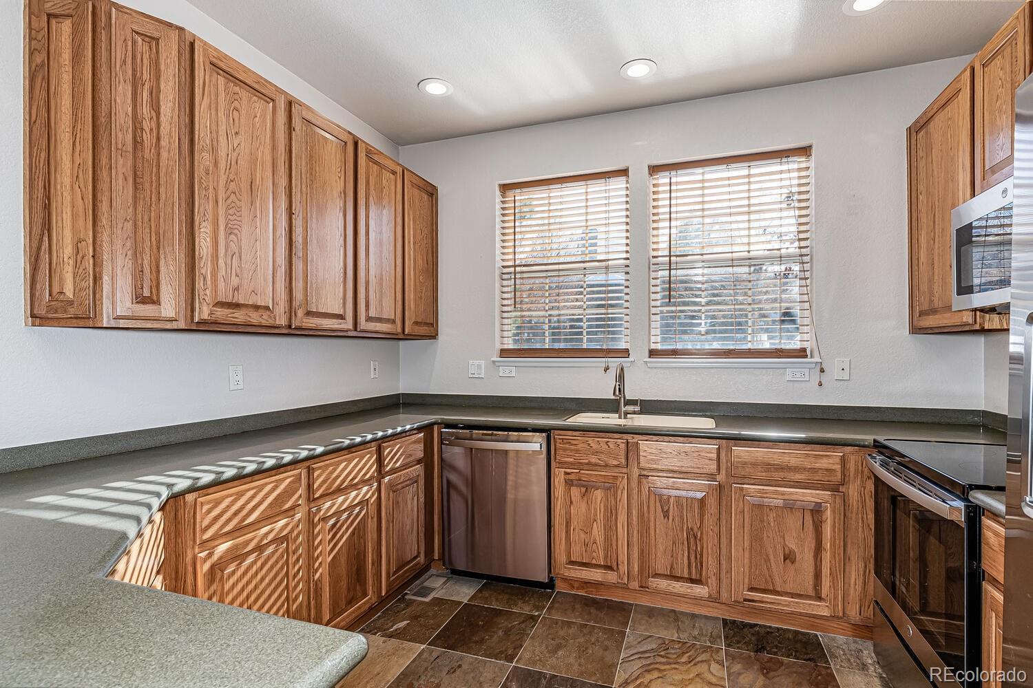 8803 Edinburgh Circle Highlands Ranch, CO 80129 - Photo 6 of 20 Gallery Image 6