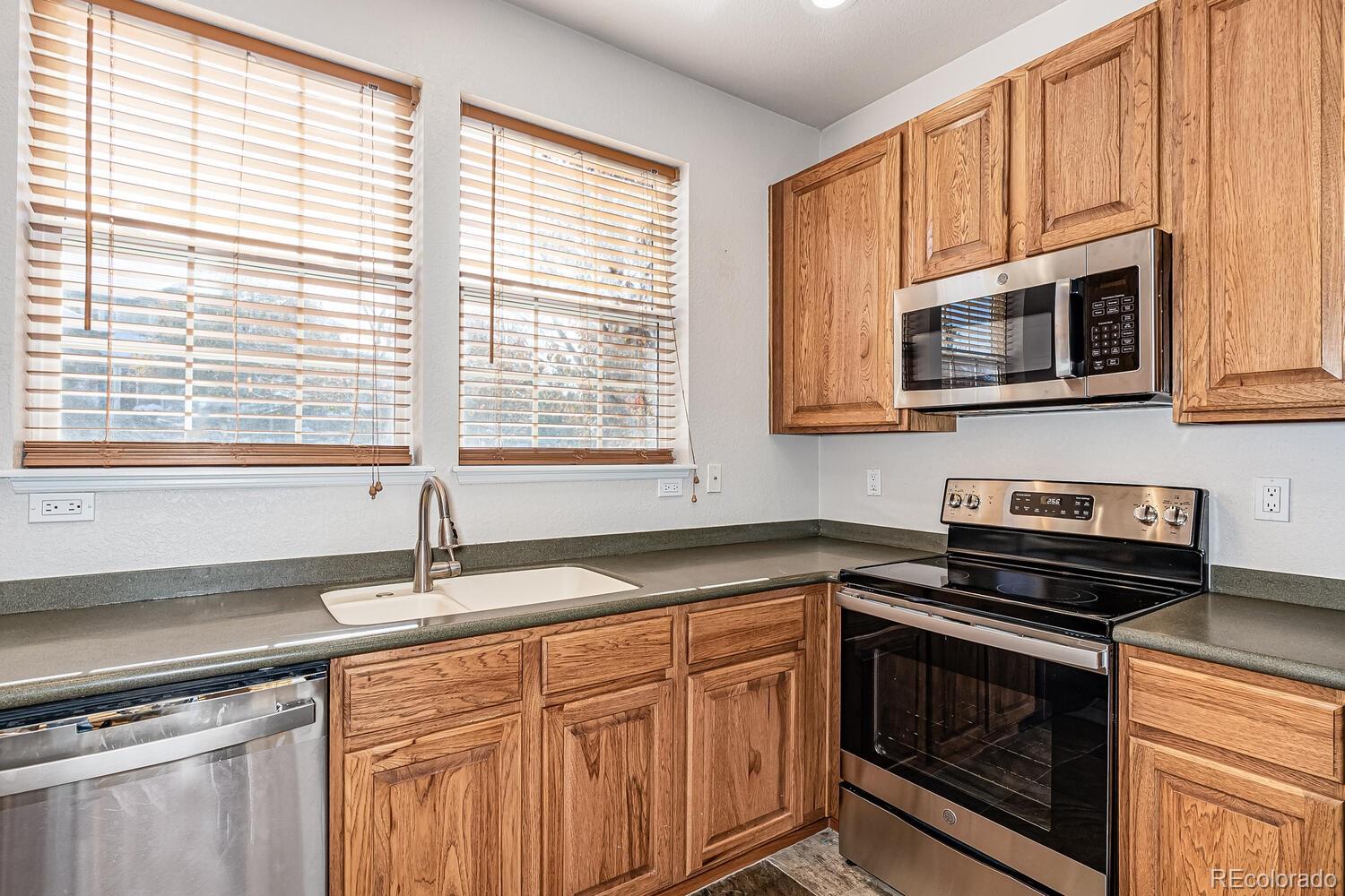 8803 Edinburgh Circle Highlands Ranch, CO 80129 - Photo 7 of 20 Gallery Image 7