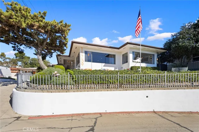 a view of a patio with table and chairs potted plants