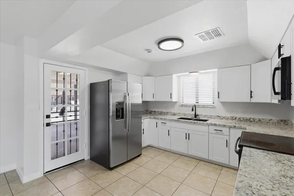 $2,100 | 6622 West Peck Drive, Glendale, AZ 85301