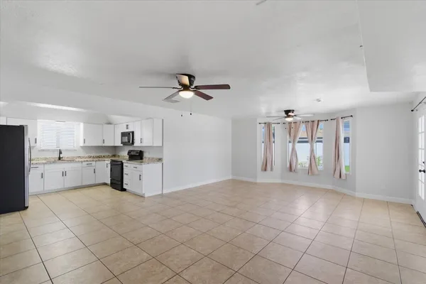 $2,100 | 6622 West Peck Drive, Glendale, AZ 85301