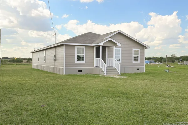 a view of a house with a yard