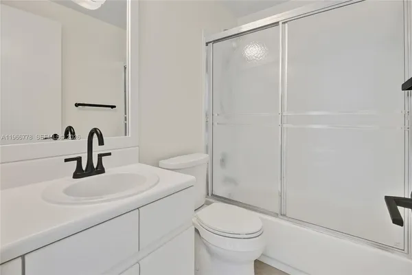 $3,700 | 1834 Brickell Avenue, Unit 31, Miami, FL 33129