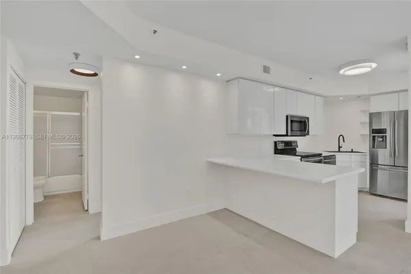 $3,700 | 1834 Brickell Avenue, Unit 31, Miami, FL 33129