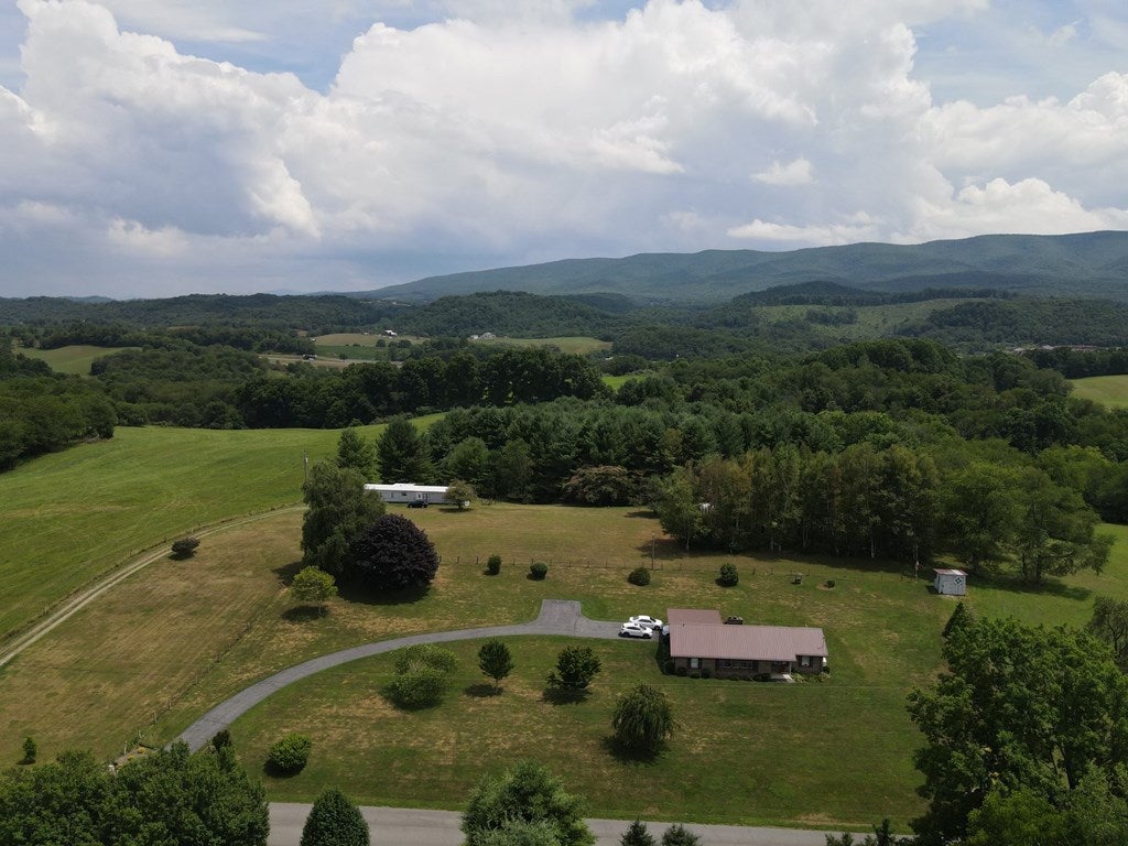 538 Davis Valley Road Atkins, VA 24311 - Photo 3 of 48 Gallery Image 3