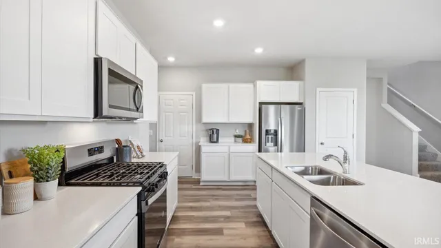 $325,815 | 1381 Greencastle Drive, Warsaw, IN 46582