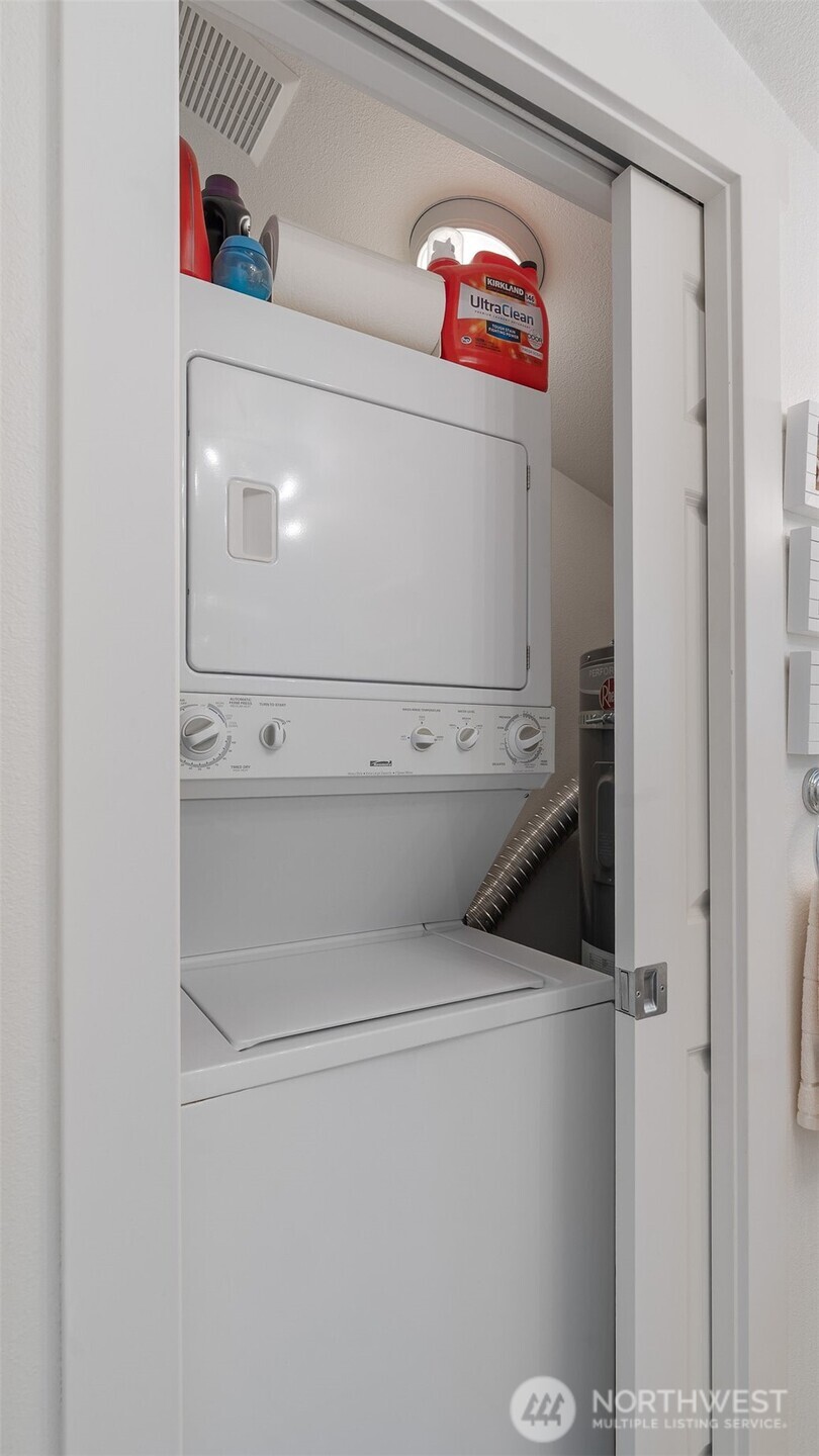 1406 Potlatch Beach Road Marysville, WA 98271 - Photo 21 of 40 a utility room with dryer and washer