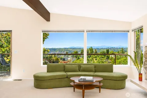 $950,000 | 4977 19th Avenue South, Seattle, WA 98108