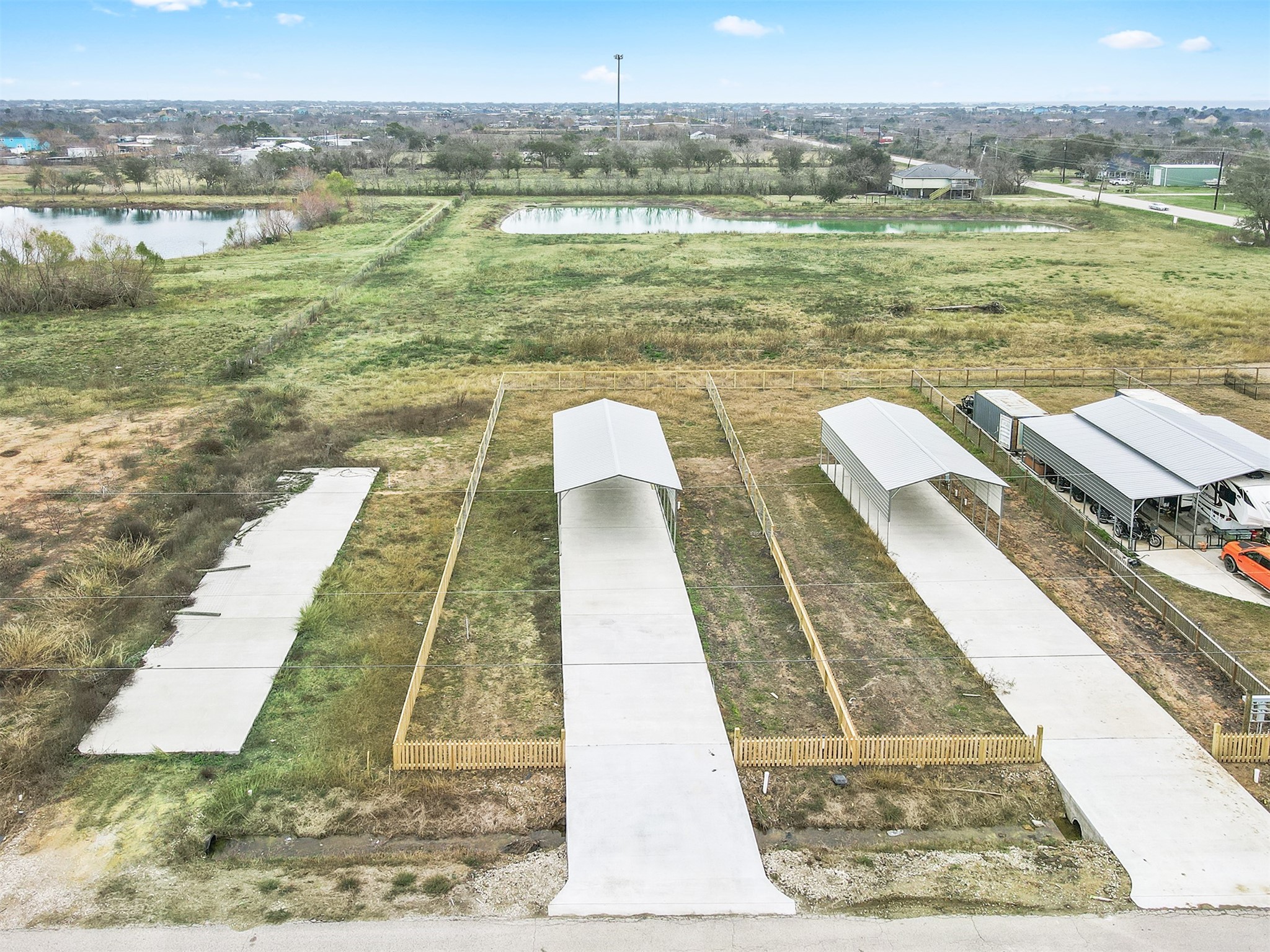 909 26th Street Dickinson, TX 77539 - Photo 3 of 4 a view of an ocean with beach