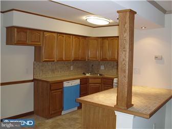 325 South Warminster Road, Unit B2 Hatboro, PA 19040 - Photo 2 of 8 Kitchen