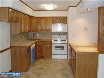 325 South Warminster Road, Unit B2 Hatboro, PA 19040 - Photo 3 of 8 Kitchen
